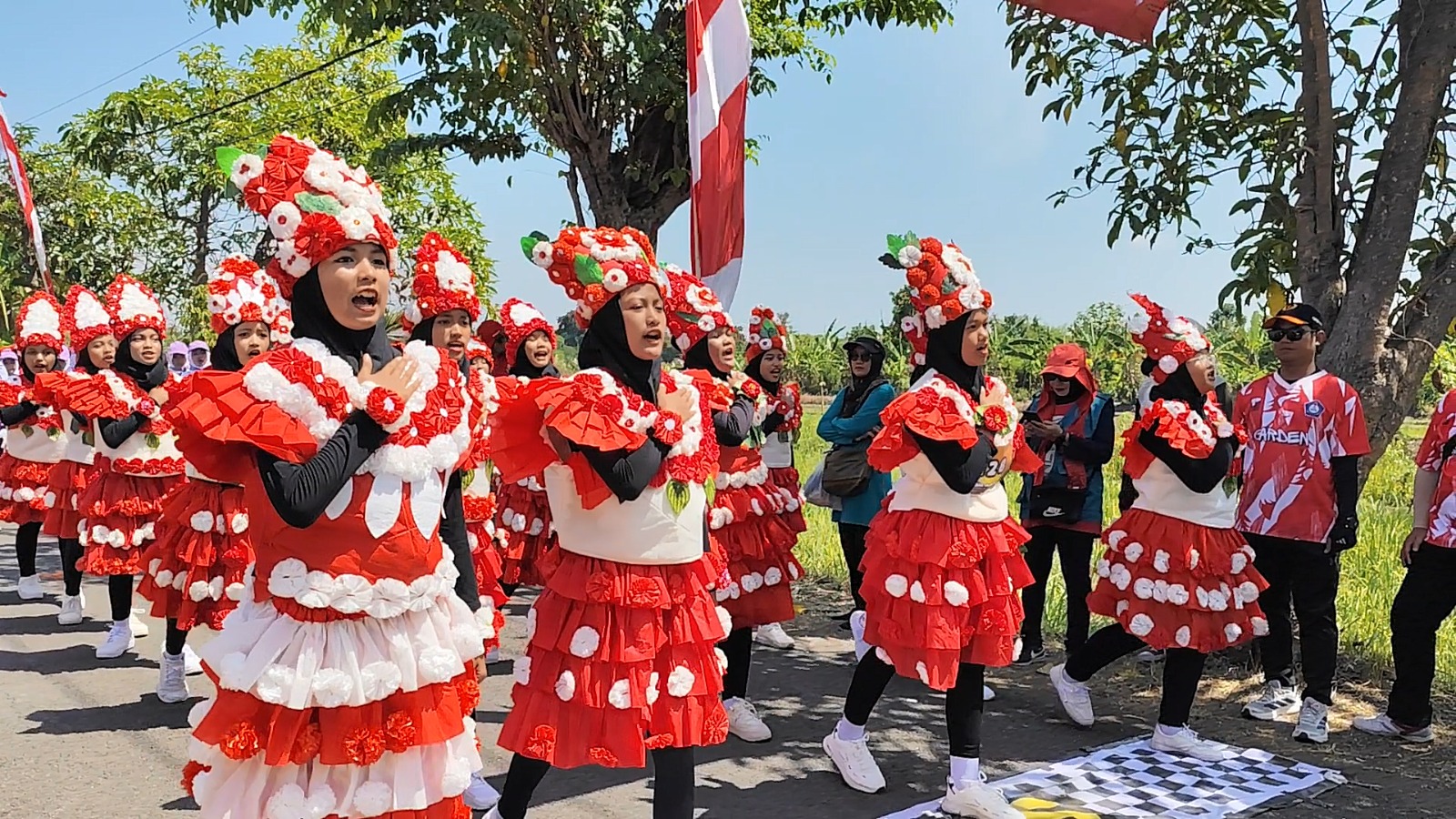 MI Al Qodir Wage Tampil Memukau di Lomba Fun Run dan Gerak Jalan Pelajar Se-Kecamatan Taman 